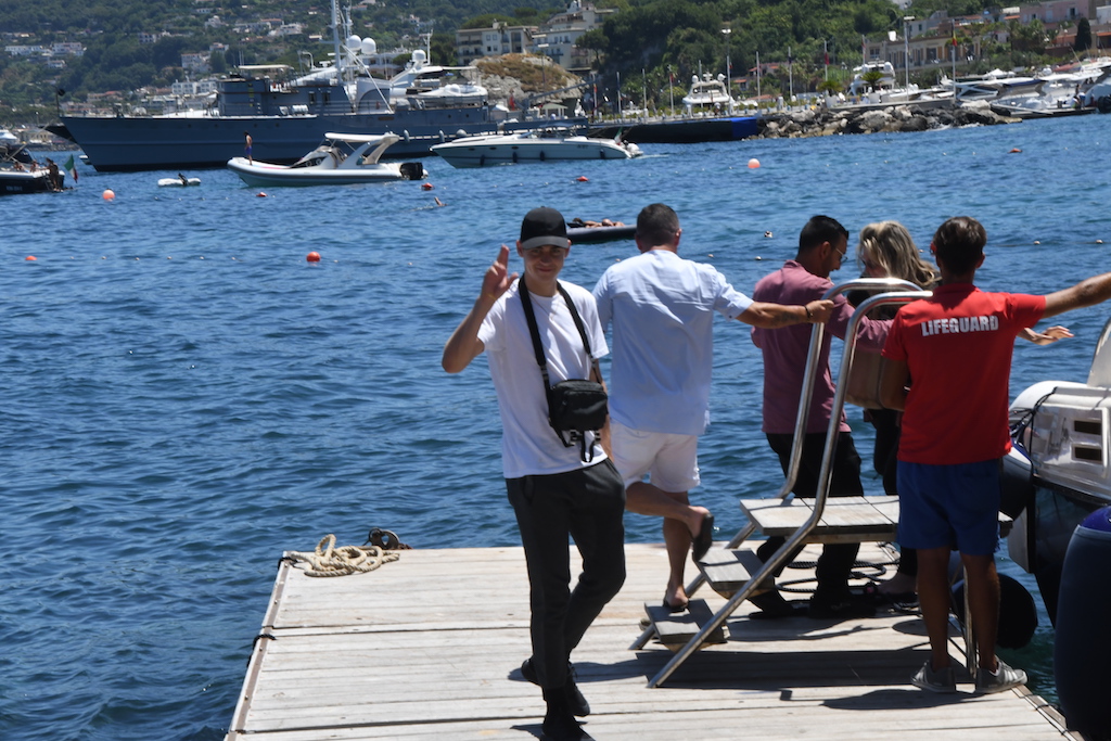 L'attore americano Hero Fiennes Tiffin sbarca sull'Isola d'Ischia per l'Ischia Global Fest