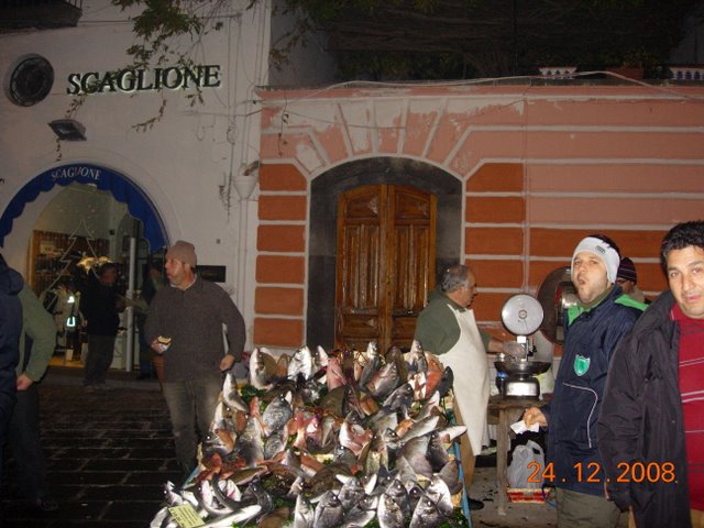 P.zza San Gaetano Forio, mercato del pesce alla vigilia di Natale